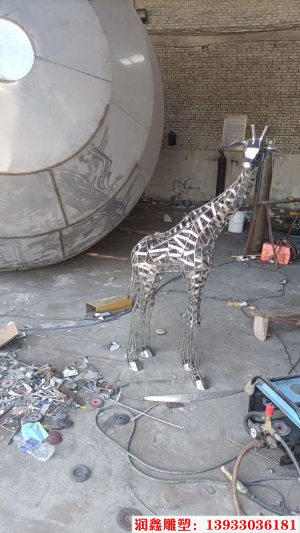 不锈钢镂空长颈鹿4